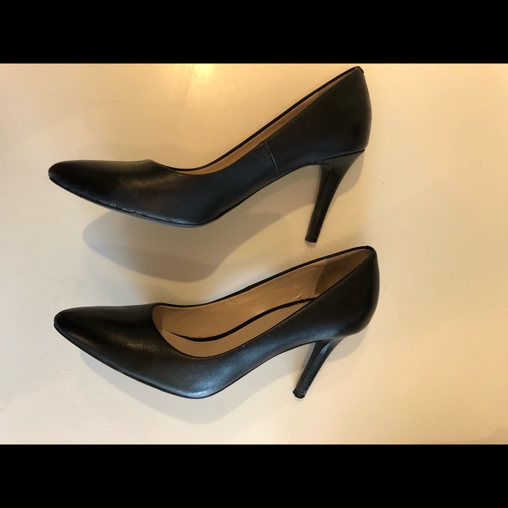 Classic black Cole Haan Pumps 7B